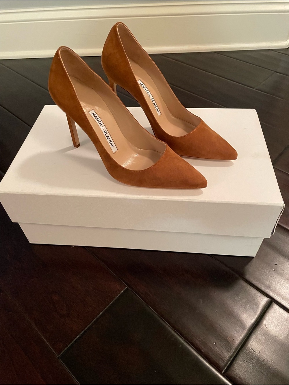 Manolo Blahnik Brown Suede Pointed-Toe Pumps - Picture 5 of 7
